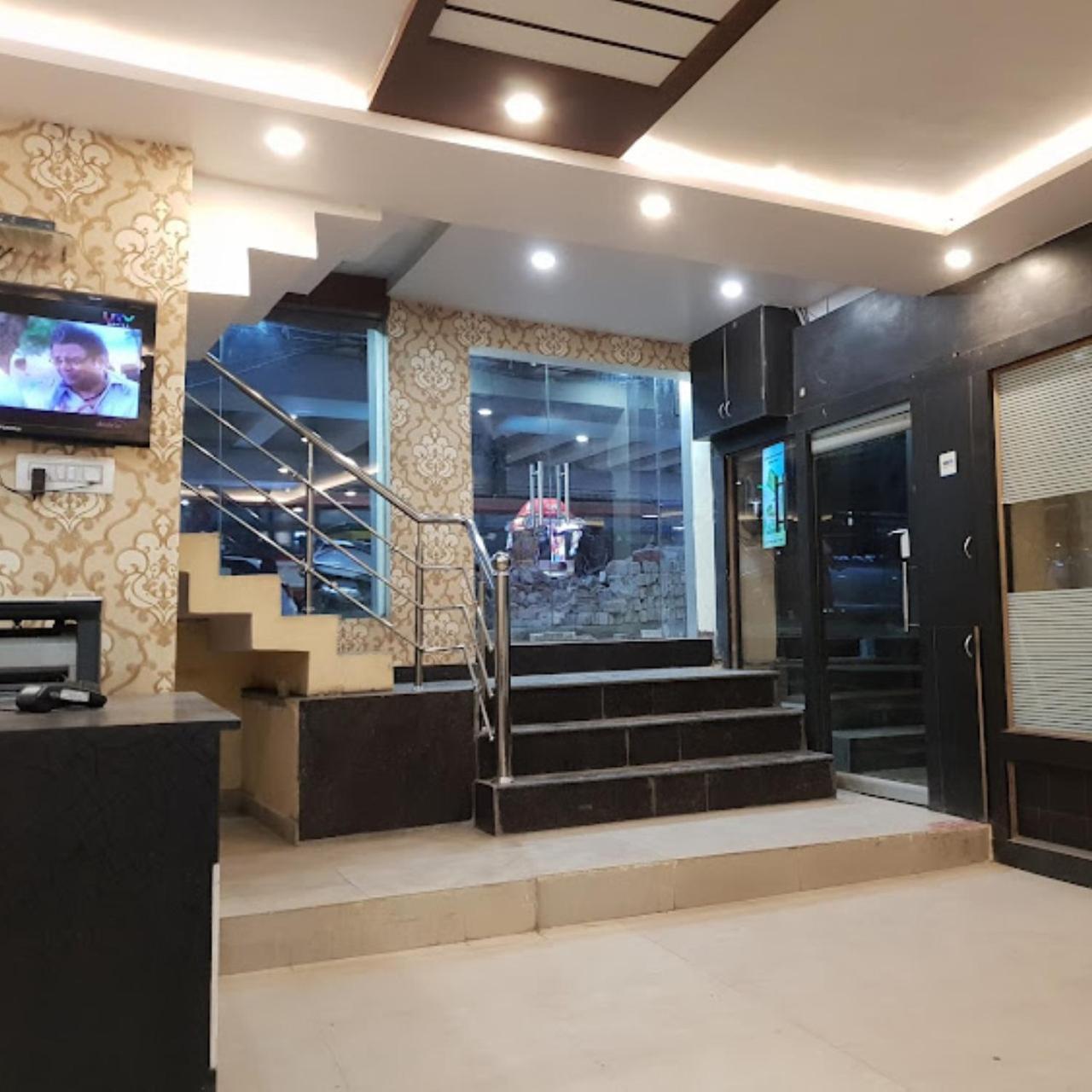 New Kumar Hotel & Banquet 勒克瑙 外观 照片