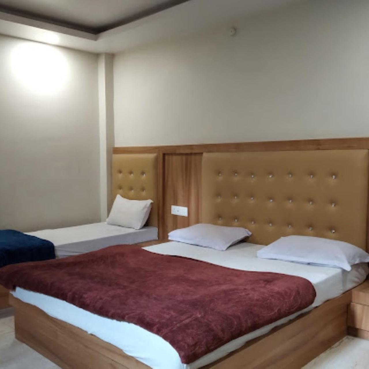 New Kumar Hotel & Banquet 勒克瑙 外观 照片