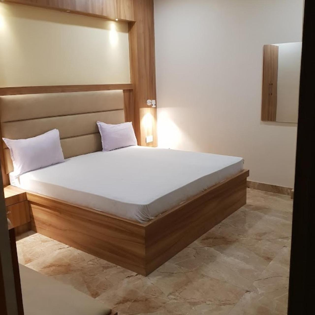 New Kumar Hotel & Banquet 勒克瑙 外观 照片