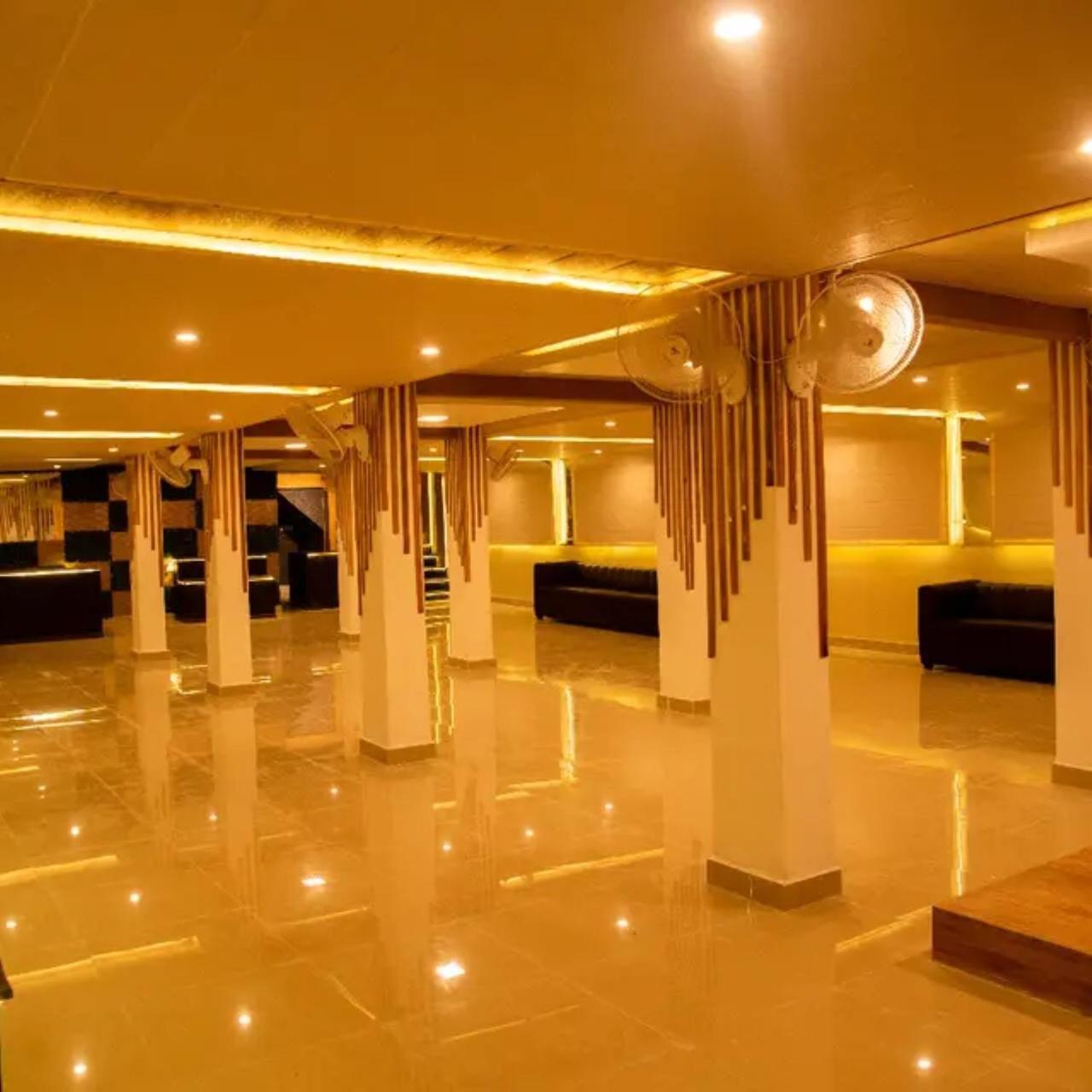 New Kumar Hotel & Banquet 勒克瑙 外观 照片