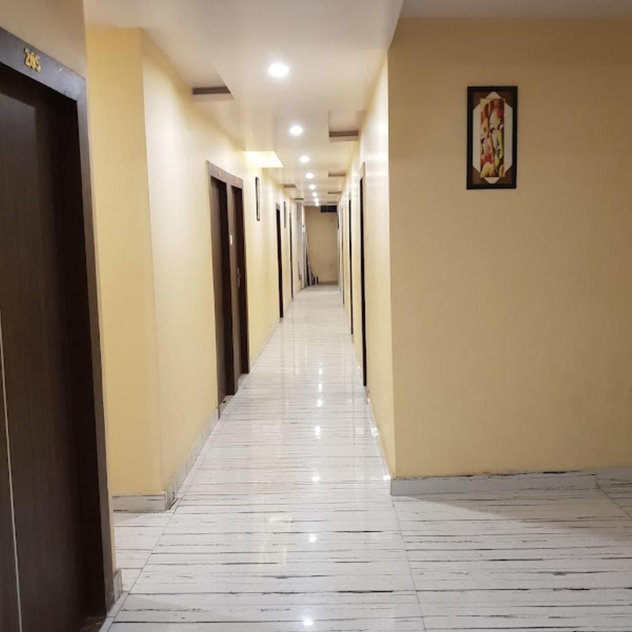 New Kumar Hotel & Banquet 勒克瑙 外观 照片