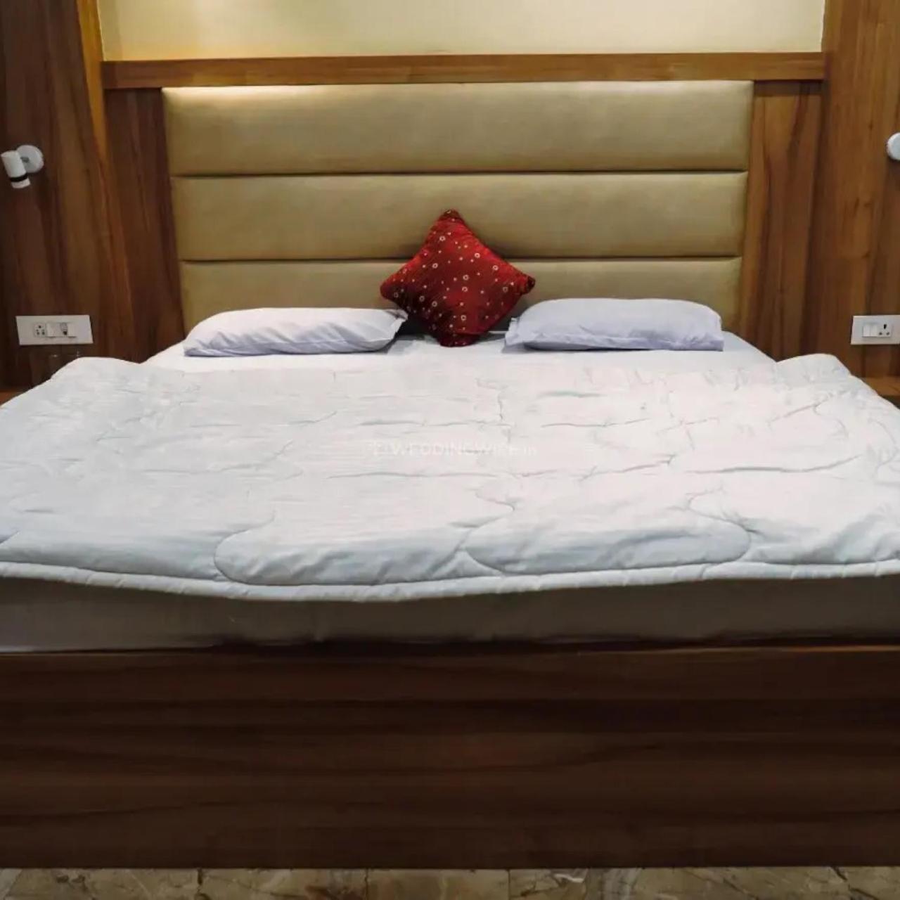 New Kumar Hotel & Banquet 勒克瑙 外观 照片