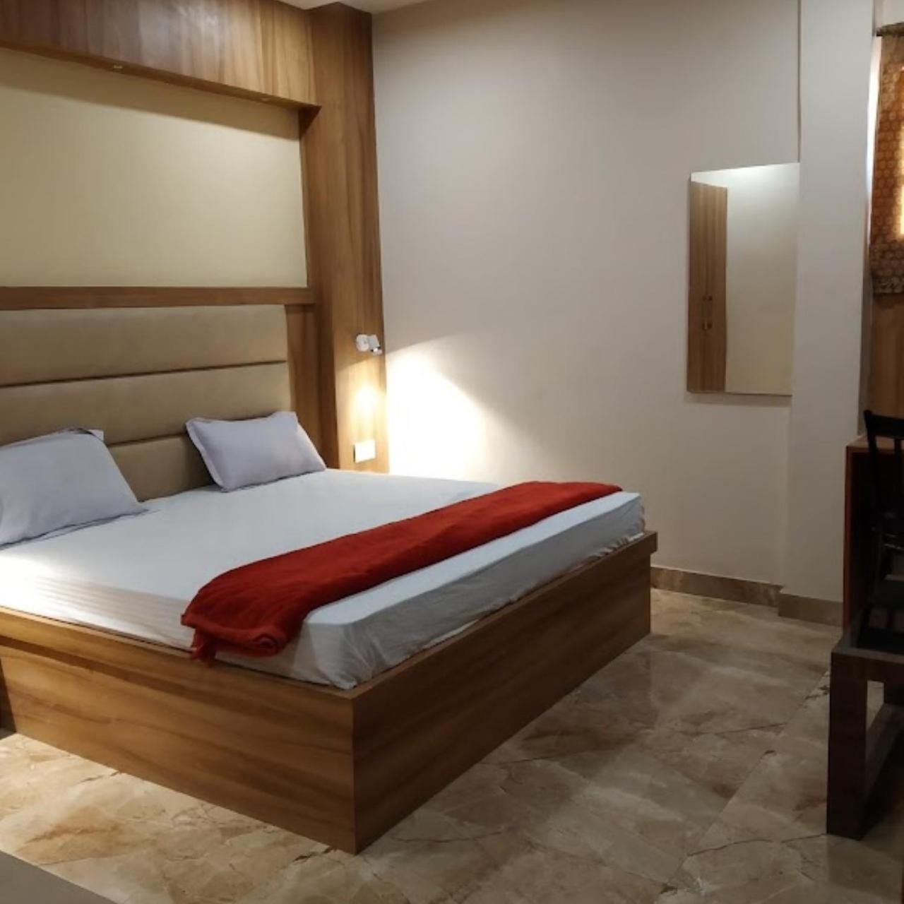 New Kumar Hotel & Banquet 勒克瑙 外观 照片