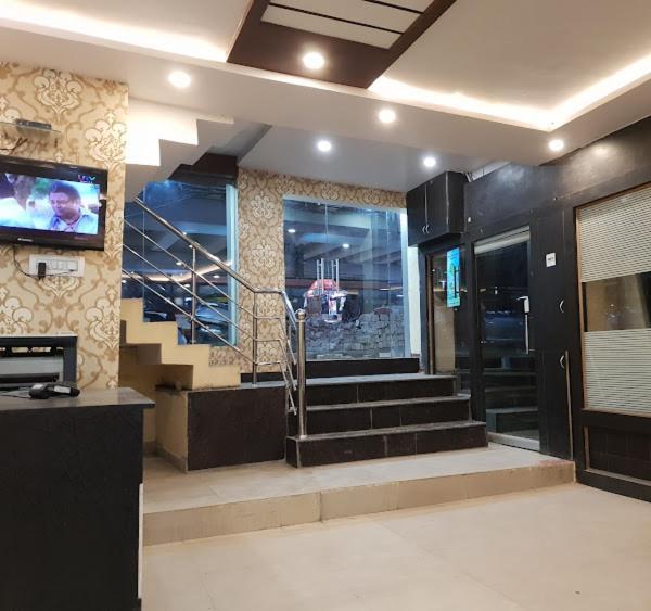 New Kumar Hotel & Banquet 勒克瑙 外观 照片